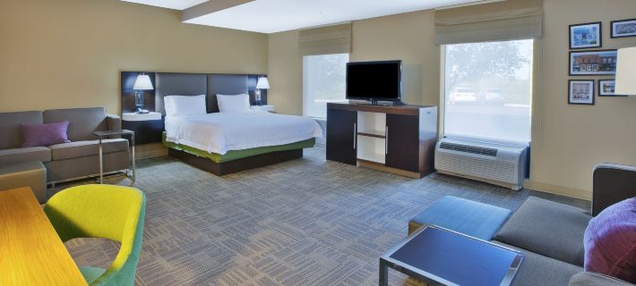 Hampton Inn by Hilton Commerce Novi Hoteles en Condado de Oakland