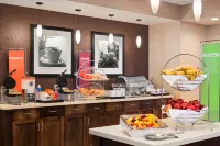 Hampton Inn Lincoln Airport - Breakfast