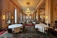 Hilton Milwaukee Hotels in Milwaukee