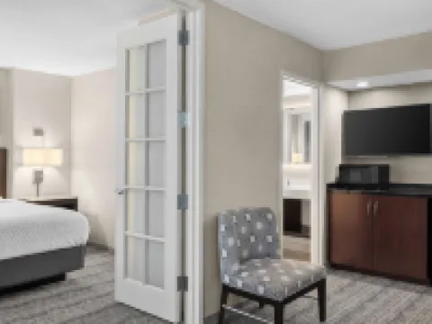 Hampton Inn & Suites by Hilton Downers Grove Chicago Hotels in DuPage County