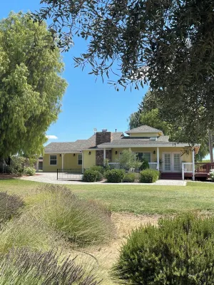 Windmill House on Rails Nap Estate. Hotels near Second Baptist Church