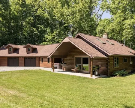 Wooded cabin in the Laurel Highlands with beautiful yard and native trout stream Hotels in Donegal Township