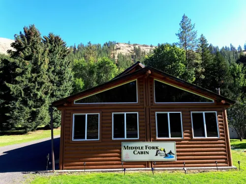 Cozy Middle Fork Cabin.                          Across from Clearwater River