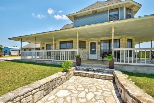 Prosit Ranch - 300 Acre Private Ranch w/360 Degree Views & Wrap-Around Porch