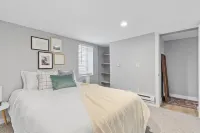 From the City to the Slopes - Stylish 2 Bedroom in the Heart of Denver!