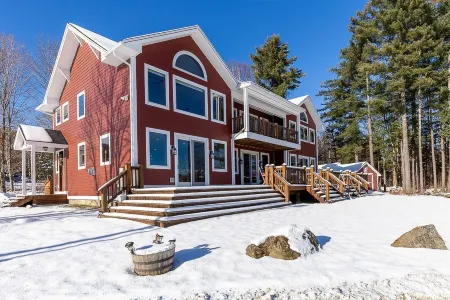 Beautiful New 5-bedroom Home Near Skiing, Hiking, Golf, Weddings, Lake, Foliage