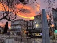 Large air-conditioned T2, private parking near the center and beach