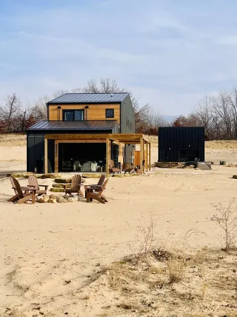 Family Friendly Lake Front New Build - 5bdrm + Hot Tub