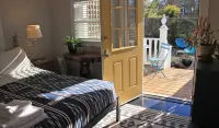 Private, cozy, airy garden studio suite, for 1 or 2 guests Hotels in 