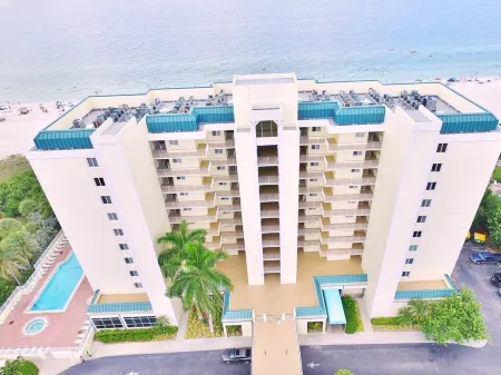 A Million Dollar View  with A Room. 5 Star Reviews. 3 Beds, Sleeps 4. Top Floor Отели в г. Марко-Айленд