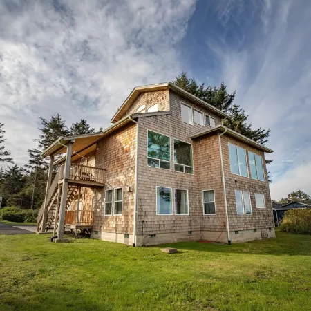 Oceanfront Home, Lighthouse, Beach Access, Spectacular Sunsets, Newly Remodeled