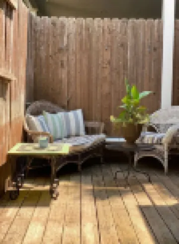 Cozy English Basement Apt quiet but close to downtown