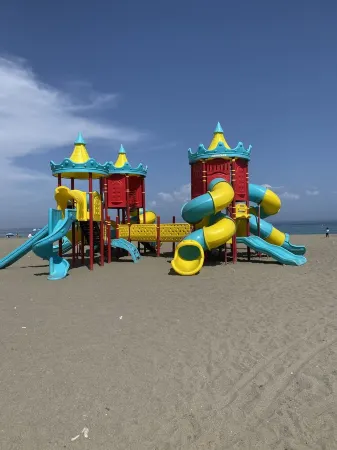 Beautiful modern apartment 1 min from beach