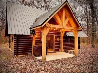 Tranquil Log Cabin adjacent to Mark Twain National Forest + minutes to the river