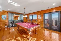 Majestic views of the Smokies, Pro movie theater w/ 16 foot screen, Hot tub