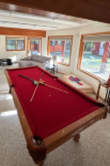 House in the Mountains w/ hot tub, sauna, pool table and more !! Hotels in Skamania County