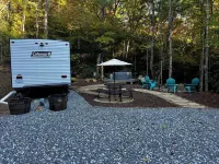 Cozy Camper in Charming Whittier with Heat & AC Các khách sạn ở Barkers Creek