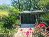 Water front bungalow for rest, relaxation and rejuvenation! Hotels near San Jacinto County Old Jail