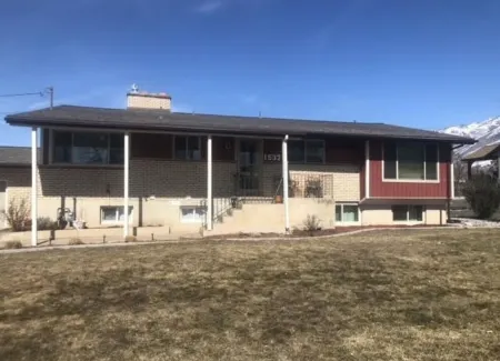 Cozy “Home Away From Home” 1 Bedroom basement Suite w Full Bathroom & laundry Отели в г. Cache County