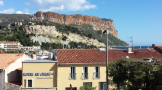 Cassis calanques apartment la rade, behind the port, nice view and parking