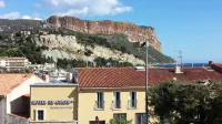 Cassis calanques apartment la rade, behind the port, nice view and parking