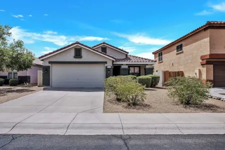 MUST SEE! Large 3-Bedroom Home in Downtown Gilbert