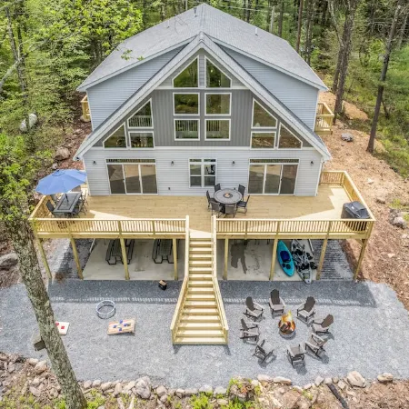 Luxurious Chalet in Blakeslee: Game Room, Hot Tub, Lake Access, Fire pit