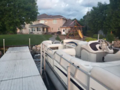 Lake Pointe Lodge: 6Br Lakefront Retreat w/ Free Pontoon, Dock & Firepit Hotels in La Grand Township