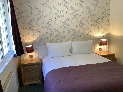 Tranquil surroundings close to the Loch beach access only 10 miles to Ben Nevis.