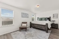 Spacious 5 Bedroom-SeaWorld/Lackland Family Retreat Hotels near 7-Eleven