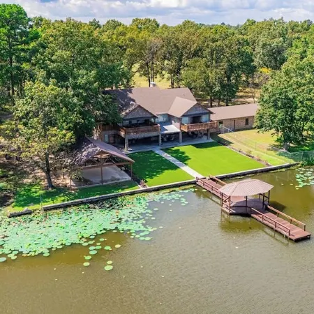 Your private fishing oasis in Big Sandy Отели в г. Апшур