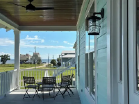 Walk to the Beach, Pool Home, Sleeps 8!