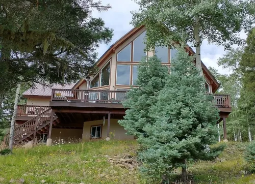 Secluded Mountain Getaway with Million Dollar Views, Pet Friendly - 4 ดาว