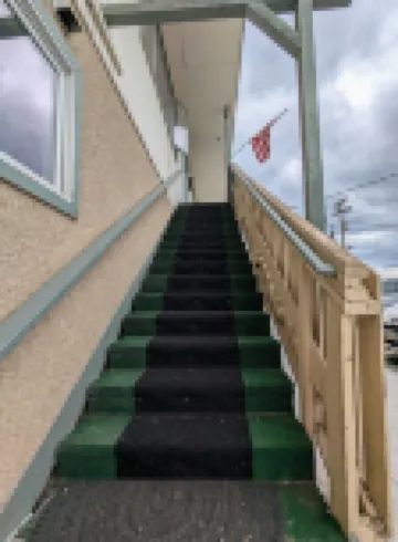 Near the Airport & Fairbanks Attractions! Spacious bedrooms. Free Parking & WiFi