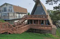Waterfront cabin with oversized dock in the heart of the California Delta. Hôtels à proximité de : Dougherty Station Library - Contra Costa County Library