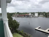 Stunning Top Floor Views of The Steinhatchee River with Private Boat Slip /Pool!