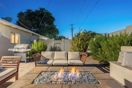 Cowboy Pool & Fire Pit - Near Scottsdale Отели рядом с достопримечательностью «Ботанический сад города Финикс»