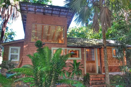 Adorable 1930's Gingerbread House....Permitted!