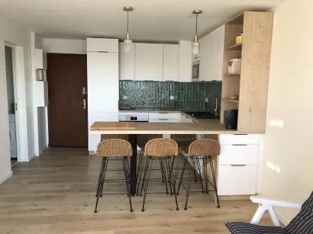 Apt Entièrement Rénové a Proximité et vue mer Отели в г. Пор-ла-Нувель