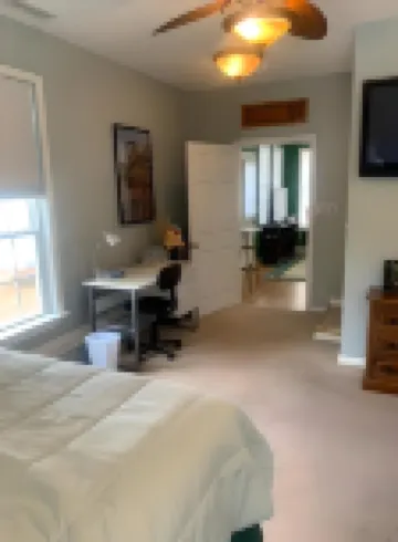 Beautiful 1BR Apt. Near Beach! Inc. Kit, Bath & LR