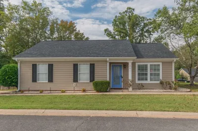 Few Mins to Ballantyne-Pet Friendly-1 Level Home