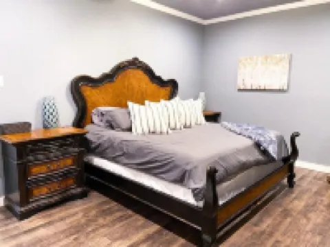 Luxury-Sleeps16-Spa-GameRoom-FirePit-Casino-EV-Pet