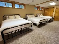 Cabin in Green Lake ! Hotels in Brooklyn