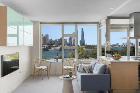 Magical Sydney Escape with Harbour Views & Parking Отели в г. Mcmahons Point