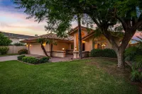 🏜🌵Good Vibes~Pool~ Hot-Tub~ GIG Wi-Fi ~Sleeps 9~Game Room ~BBQ🏜🌵