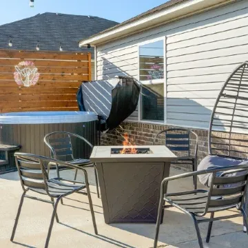 Modern Home Near Rose District: KING Bed, Hot Tub