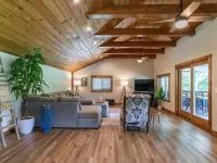 Trail House on the Parkway Hotels in Avery County