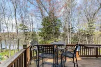 Wholesome Lakefront Home! - Close to Kalahari-Camelback Sleeps 12