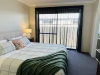 Dunsborough, Spacious new 5 bedroom, 3 bathroom home