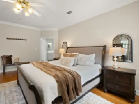 Sleeps up to 23!! Next to Toledo Town Hotels in Sabine Parish